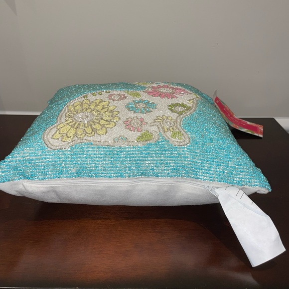 Blue beaded bunny Easter pillow - Picture 5 of 7